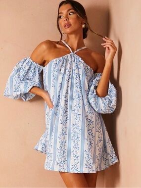 {In The Style} Blue Printed Puff Sleeve Trapeze Dress